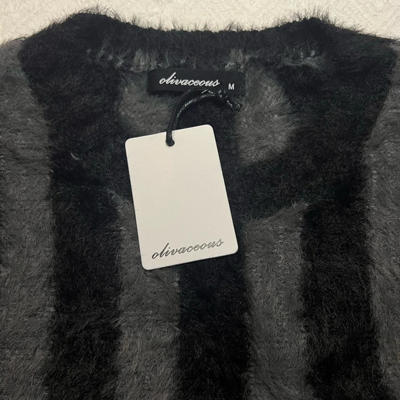 Olivaceous Black & Grey Cropped Short Sleeveve Sweater, size Mediumm, BNWT! - Picture 3 of 4